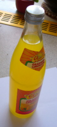 Limonadeflecken aus Kleidungsstücken entfernen, Kleidung von Limonade säubern/reinigen Limo, Limonade, Flecken, Kleidung, entfernen, reinigen, säubern, beseitigen