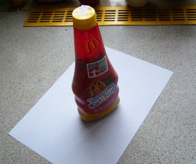 Ketchup in Flaschen komplett aufbrauchen Ketchup, herausfließen, besser