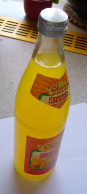 Limonadeflecken aus Kleidungsstücken entfernen, Kleidung von Limonade säubern/reinigen Limo, Limonade, Flecken, Kleidung, entfernen, reinigen, säubern, beseitigen