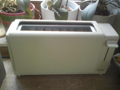 Toaster richtig reinigen bzw. säubern und von Toastkrümeln befreien Krümel, Toaster, reinigen, putzen, säubern,