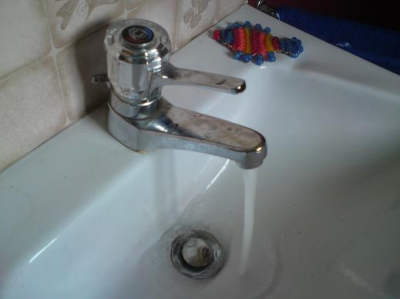 weniger Wasserverbrauch, Wasser sparen Wasser, Wasserverbrauch, sparen, Wassserhahn