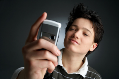 Hohe Kosten beim Telefonieren mit dem Handy im Ausland, Telefonkosten sparen Handy, Ausland, Sparen, anrufen, Telefon, Urlaub
